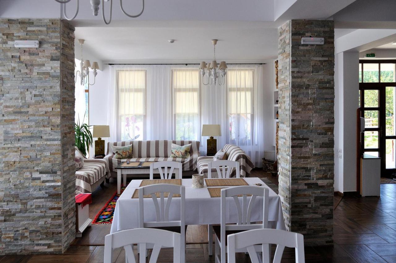 Pensiunea Doina Bucovinei Hotell Mînăstirea Humorului Exteriör bild
